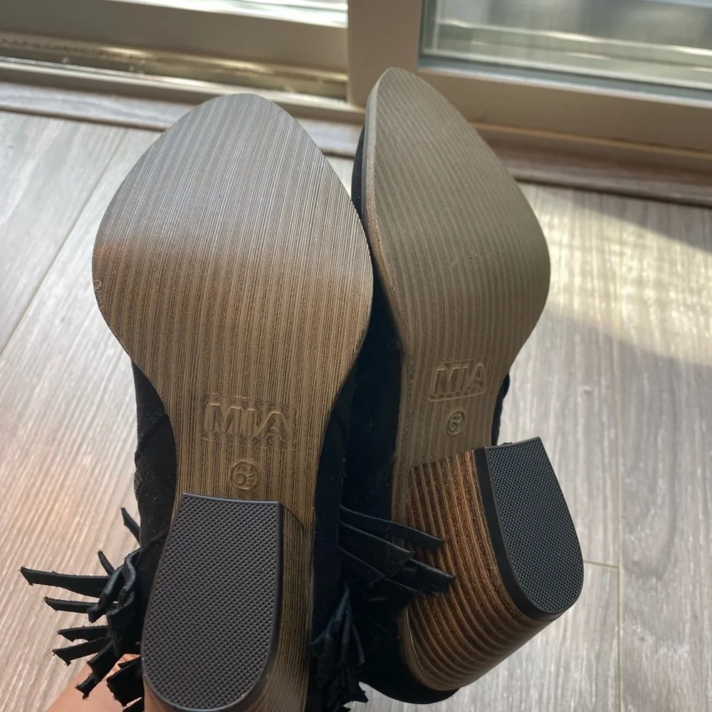 MIA Jerry Black Fringe Side Zip Block heels Ankle Boots, size 6.5